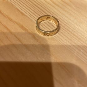 【グッチ(GUCCI)の口コミ】 デザインが定番の結婚指輪とは違い、特別感があります。
また、金の指輪が…