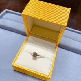 【ケイウノ ブライダル(K.UNO BRIDAL)の口コミ】 ダイヤは持ち込みしました。
自分達で作製するにあたりケースの形、デザイ…