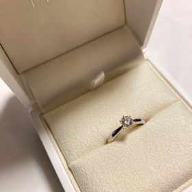 【TASAKI(タサキ)の口コミ】 指輪の決め手は、シンプルなデザインであること、ティアラが借りられるこ…