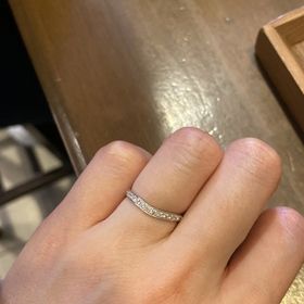 【宝寿堂(ほうじゅどう)の口コミ】 半周を探しており出してもらった指輪です。
繊細でとても綺麗なデザインか…