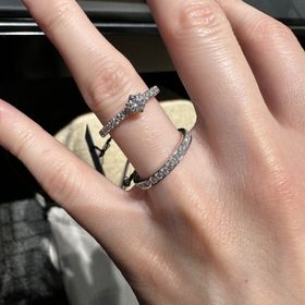 【エクセルコダイヤモンド(EXELCO DIAMOND)の口コミ】 彼女からの要望で、セットリング、流線的なデザインではない指輪を探して…