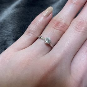 【カオキ　ダイヤモンド専門卸直営店の口コミ】 関節が太く、くるくる回るのが嫌だったため、婚約指輪ではなくネックレス…