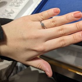 【銀座ダイヤモンドシライシの口コミ】 ブランドとデザインがとても気に入りました。
ピンクゴールドは、指に着用…