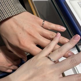 【銀座ダイヤモンドシライシの口コミ】 たくさんある指輪の中でレディース用は丸みがあって柔らかい印象のこちら…