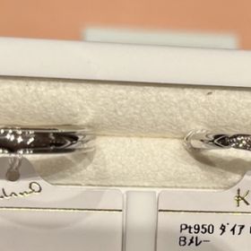 【ケイウノ ブライダル(K.UNO BRIDAL)の口コミ】 ディズニーのアラジンとのコラボの指輪です。しっかりめのV字のデザインに…