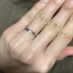 【ラザール ダイヤモンド【取扱店販売】の口コミ】 マットな表面が個性的だったところに彼が一目惚れしました。男性の指輪は…