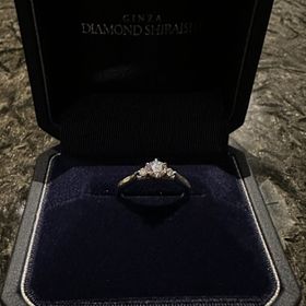 【銀座ダイヤモンドシライシの口コミ】 センターダイヤモンドの左右に小さいダイヤモンドが付いているのが可愛か…