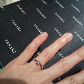 【TASAKI(タサキ)の口コミ】 指輪のデザイン的にはシンプルで洗練された印象です。ダイヤモンドそのも…