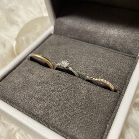 【BIJOUPIKO(ビジュピコ)の口コミ】 デザインとして、妻の華奢な指に合うような幅が細い物で探していたらぴっ…