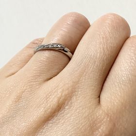 【アイプリモ(I-PRIMO)の口コミ】 飽きのこないシンプルめなデザインで、可愛い指輪を探しており、何店舗か…