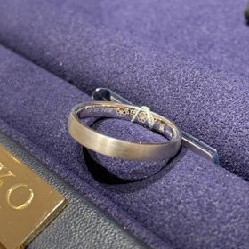 【TOMOE(トモエ)の口コミ】 シンプルなデザインのリングを探していました。そんなときTOMOEブランドを…