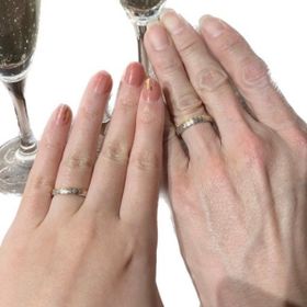 【TOMOE(トモエ)の口コミ】 個性的なもの、存在感のある指輪を探していました。たくさんつける中で、…