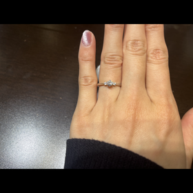 【アイプリモ(I-PRIMO)の口コミ】 指輪のデザインがシンプルではあるがとてもかわいらしくキラキラと輝いて…