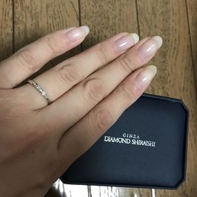 【銀座ダイヤモンドシライシの口コミ】 スタッフさんの丁寧な接客と素敵なデザインのリングが決めてです。価格も…