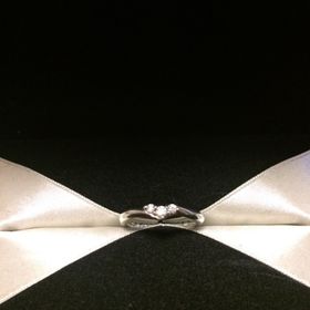 【エクセルコダイヤモンド(EXELCO DIAMOND)の口コミ】 結婚指輪はダイヤが入ってるイメージはなかったのですが、お店で3つのダイ…