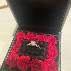 【エクセルコダイヤモンド(EXELCO DIAMOND)の口コミ】 私は一粒ダイヤの台座の低い婚約指輪を探してました。
エクセルコダイヤモ…