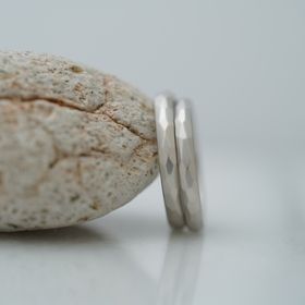 【THREE TREES(スリーツリーズ)の口コミ】 ずっと付けるものなので作る過程から良い思い出にしたいと思い、こちらを…