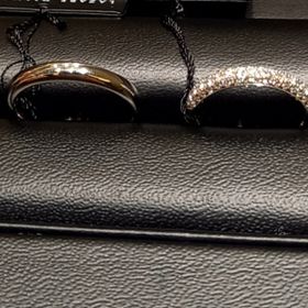 【ラザール ダイヤモンド(LAZARE DIAMOND)の口コミ】 デュークという指輪を試着しました。この指輪は、ダイヤが3列に並んでいる…