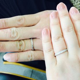 【エクセルコダイヤモンド(EXELCO DIAMOND)の口コミ】 第一印象でいいと思いました。
中央にダイアがあり、キラキラしてるのがと…