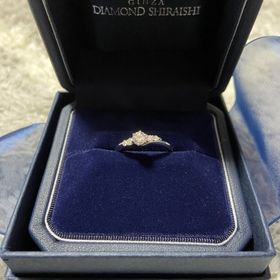 【銀座ダイヤモンドシライシの口コミ】 シンプルなものよりも、サイドにダイヤがあるものが可愛いなと思い、また…