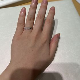 【MILK&Strawberry(ミルクアンドストロベリー)の口コミ】 V字のデザインなので、手や指が華奢な人に似合うと思います。シンプルなの…