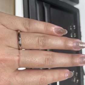 【ラザール ダイヤモンド(LAZARE DIAMOND)の口コミ】 シンプルかつとても使いやすそうなデザインでした。
結婚指輪は普段使いし…