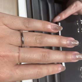 【ラザール ダイヤモンド(LAZARE DIAMOND)の口コミ】 シンプルかつとても使いやすそうなデザインでした。
結婚指輪は普段使いし…