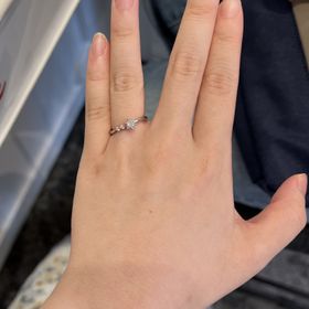 【アンジェリックフォセッテ(Angelique Fossette)の口コミ】 ピンクダイヤモンドを使った指輪を探していました。また、デザインはスト…