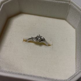 【4℃ BRIDAL(ヨンドシーブライダル)の口コミ】 ディズニーの物のデザインが好きで、これを見たときに周りの人と違うデザ…