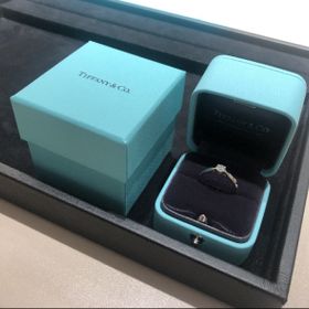 【ティファニー(Tiffany & Co.)の口コミ】 シンプルなデザインを探していたことと、プラチナのリングで華奢ではない…