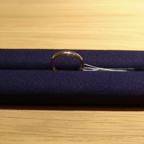 【BONDS(ボンズ)の口コミ】 プラチナで石がないシンプルなデザインを探していました。最初の希望は細…