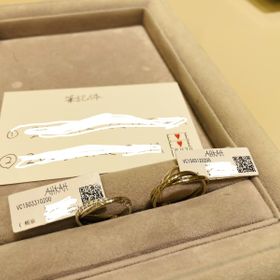 【AHKAH(アーカー)の口コミ】 なんといっても、AHKAHと言う好きなブランドである事と、デザインです！
…