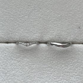 【AFFLUX(アフラックス)の口コミ】 婚約指輪は違うお店で購入していた為、重ね付けをするバランスや男女の指…