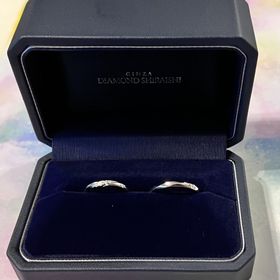 【銀座ダイヤモンドシライシの口コミ】 新郎側が指が細長いので、デザインが曲線すぎると女性らしくなりすぎ難し…