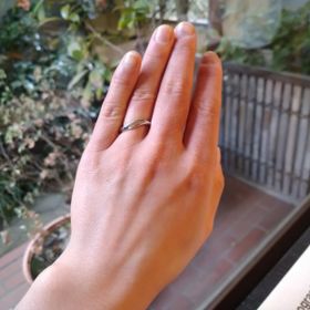 【入倉康ジュエリー工房の口コミ】 指輪のデザインは、わりとかっちりしている印象です。正統派や、正統派か…