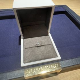 【Foulason(フレゾン)の口コミ】 シンプルだったのと、結婚指輪のデザインと合うものだったので、これに決…