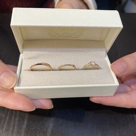 【Preuve(プルーヴ)の口コミ】 妻がピンクゴールドが好きなので素材を18Kにしました。婚約指輪もピンクゴ…