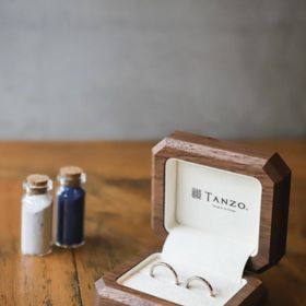 【TANZO.(鍛造指輪)の口コミ】 鍛造製法で、自分たちの好きな素材や色、デザインにできることが決め手で…