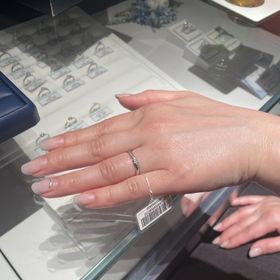 【銀座ダイヤモンドシライシの口コミ】 シンプルだが目線の違いによっては華やかにみえるのが良かった。また、ダ…