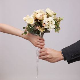 【ティファニー(Tiffany & Co.)の口コミ】 着け心地と外しやすさを重視しました。あまり光りすぎないようなマットな…