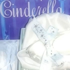 【Disney Cinderella(ディズニー シンデレラ)の口コミ】 シンデレラが大好きで一目惚れしました。
指輪を購入するとガラスの靴やケ…