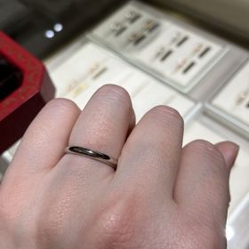 【カルティエ(Cartier)の口コミ】 シンプルなストレートデザインで他の指輪とも合わせやすく、長い間着用で…