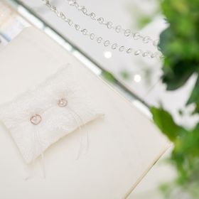 【俄(にわか)の口コミ】 プラチナとピンクゴールドの2種類が使用されているデザインが気に入りまし…