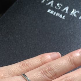 【TASAKI(タサキ)の口コミ】 キラッキラで可愛くて、手を下ろしていても光って、目を引くようなデザイ…