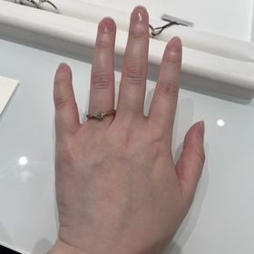 【NEUSPUR(ノイシュプール)の口コミ】 メレが付いていて、かつここまで分かりやすくセンターダイヤに向かって細…