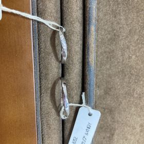 【アンジェリックフォセッテ(Angelique Fossette)の口コミ】 婚約指輪がダイヤが5つならんだものだったので、それを忘れたくなくて結婚…