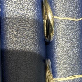 【銀座ダイヤモンドシライシの口コミ】 流れるデザインにダイヤが3石ついています
3つなのにしっかり存在感があり…