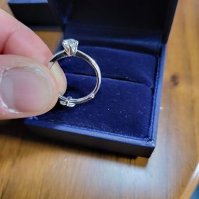 【銀座ダイヤモンドシライシの口コミ】 指輪のサイズが分からなかったため、後からサイズを変更できるサービスが…