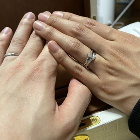 【ROCCA(ロッカ)の口コミ】 店員さんが親身になって自分たちに合うような指輪を探してくれて、たくさ…