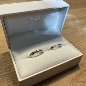 【CRAFY(クラフィ)の口コミ】 デザインが何より気に入りました。彼から頂いた婚約指輪にぴったりだと思…